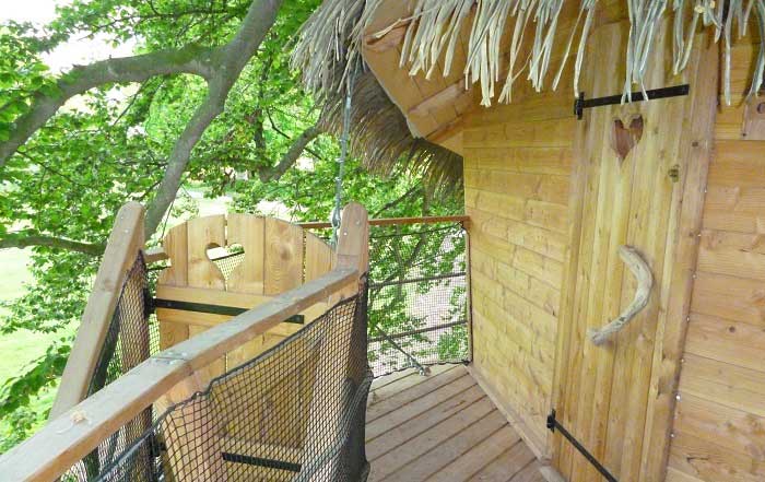 Cabane dans les arbres entree Baie de Somme