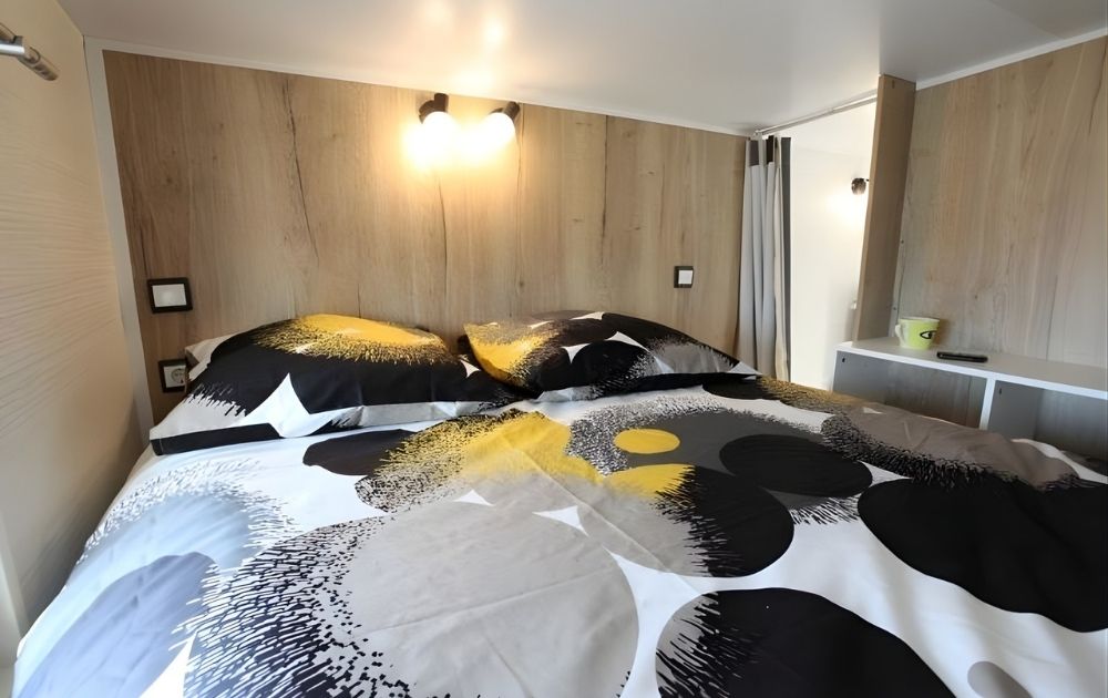 Unusual-campsite-with-swimming-pool-in-the-Bay-of-Somme-Residential-campsite-with-swimming-pool-in-the-Bay-of-Somme-Camping-Clos-Cacheleux-tiny-house-2 Tiny house