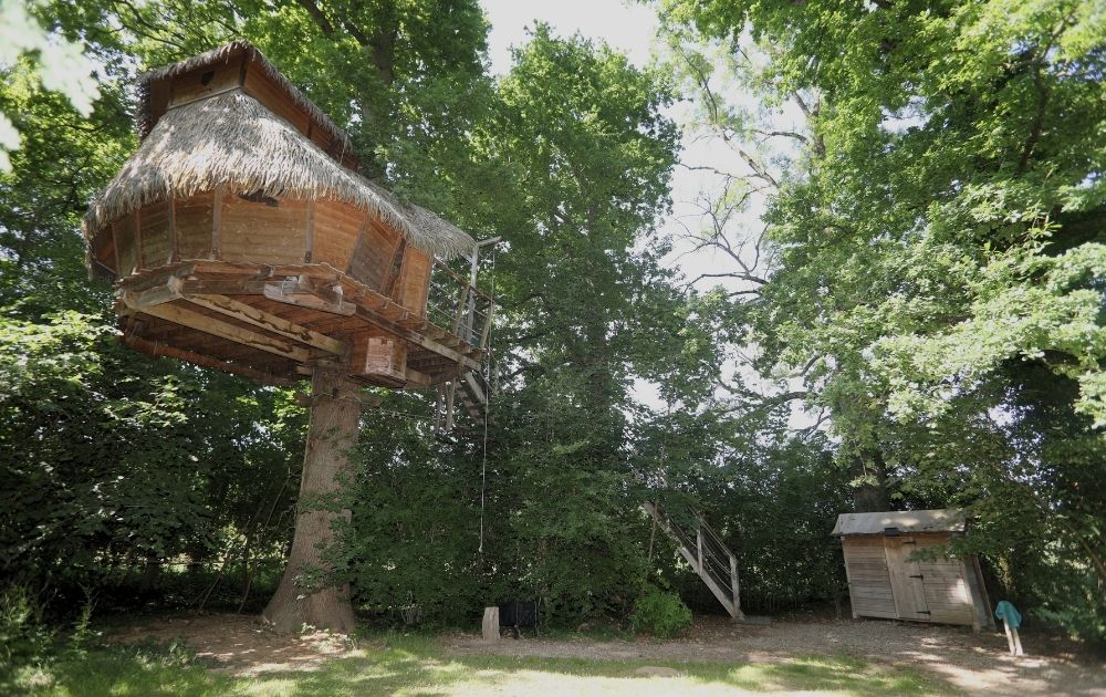 Camping-insolitre-avec-piscine-en-Baie-de-Somme-Camping-Residentiel-avec-piscine-en-Baie-de-Somme-Camping-Clos-Cacheleux-mousquetaire-1 Cabane familiale Les petits mousquetaires